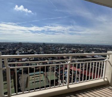 A. Bonifacio Apartment | Spacious 1BR with Sunset view at The Celandine
