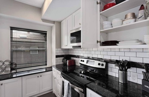 Kansas City Apartment | Spacious 1st Floor Suite | 2 Private Bedrooms | 65