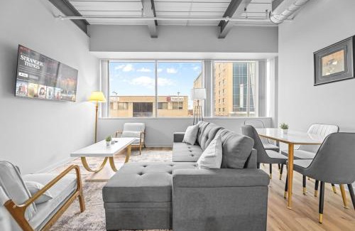 Downtown Cleveland Apartment | Spacious 2 BD Apt l Downtown Cleveland l Free Parking
