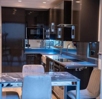 St. Helen's Apartment | Spacious 2-BDR Flat! 1 minute to tube station