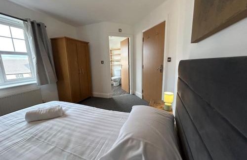 Crewe Apartment | Spacious 2 Bed 2 Shower Apartment