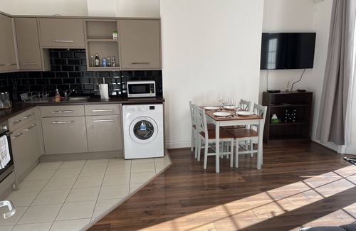 Eastbourne City Centre Apartment | Spacious 2-bed Apartment With Free Parking