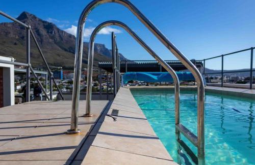 Observatory Apartment | Spacious 2 bed apartment with mountain views The Factory Cape