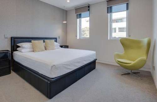 Cremorne Apartment | Spacious 2-Bed Apartment Close to City
