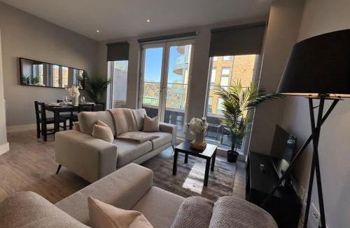 Coulsdon West Apartment | Spacious 2 Bed Apartment By CRSL