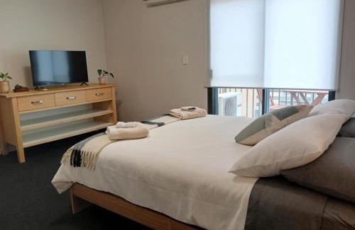 Leura Apartment | Spacious 2-Bed Apartment in Heart of Leura