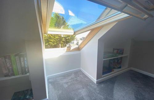Bournemouth Apartment | Spacious 2 Bed APT sleeps 4 near Bournemouth Beach