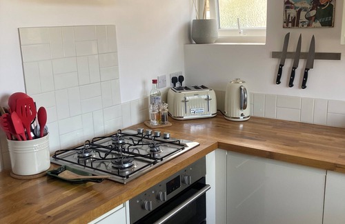 Whitton Apartment | Spacious 2 bed flat in Twickenham w/parking and large private garden