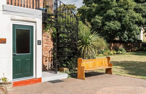 Hoylake Condo | Spacious 2 bed flat Near Royal Liverpool Golf Club