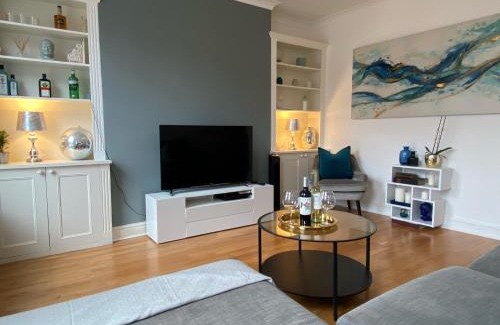 Oval Apartment | Spacious 2-bed flat with garden, 3 minutes walk from Oval tube station