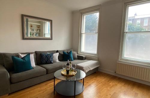 Oval Apartment | Spacious 2-bed flat with garden, 3 minutes walk from Oval tube station