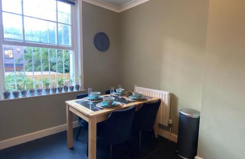 Oval Apartment | Spacious 2-bed flat with garden, 3 minutes walk from Oval tube station