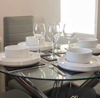 Killingbeck House | Spacious 2-Bed House, Free Parking, Fast Wi-Fi, Netflix, Contractors Welcome
