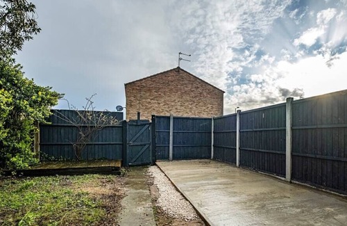 Tilbury House | Spacious 2 Bed House with Enclosed garden