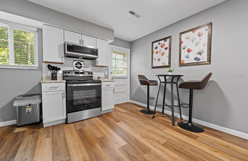 St. Charles House | Spacious 2 bed Townhome by StayLage