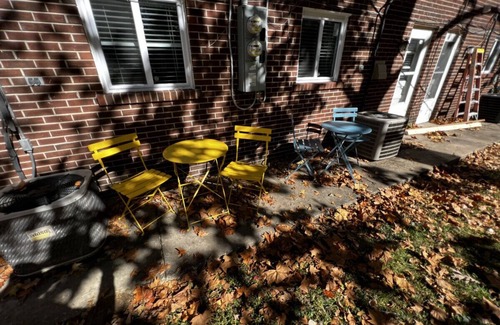St. Charles House | Spacious 2 bed Townhome by StayLage