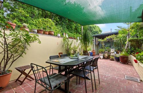 Alexandria House | Spacious 2-Bed Townhouse with Garage & Patio