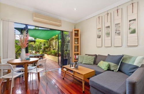 Alexandria House | Spacious 2-Bed Townhouse with Garage & Patio