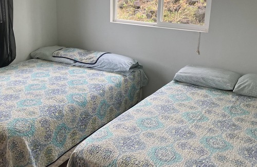 Keaau House | Spacious 2 bedroom 1 bath house! Close to Maku’u Farmers Market