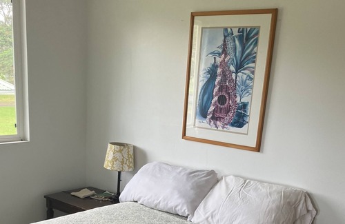 Keaau House | Spacious 2 bedroom 1 bath house! Close to Maku’u Farmers Market