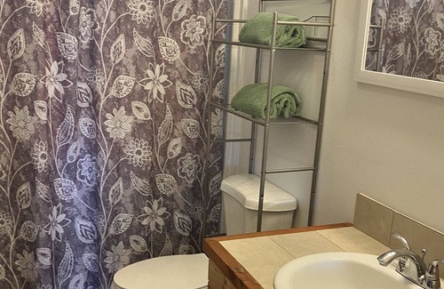 Keaau House | Spacious 2 bedroom 1 bath house! Close to Maku’u Farmers Market