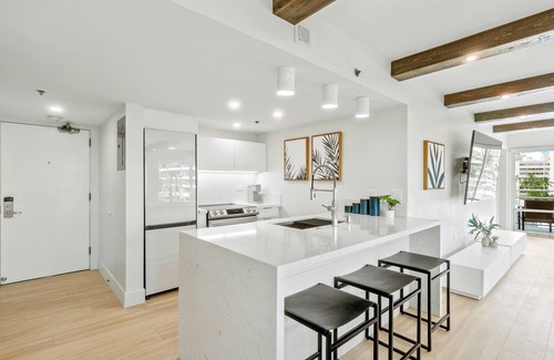 Waikiki Condo | Spacious 2 Bedroom 2 Bathroom City View Condo at the Ilikai Hotel