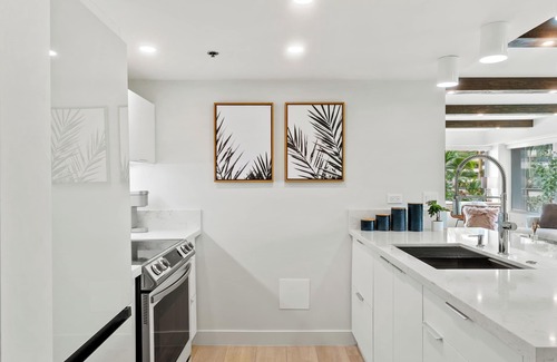 Waikiki Condo | Spacious 2 Bedroom 2 Bathroom City View Condo at the Ilikai Hotel
