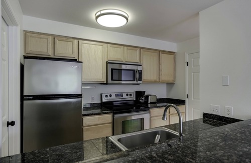 West Woodland Condo | Spacious 2 bedroom, 2 bath condo in Ballard, Seattle - Brewery district