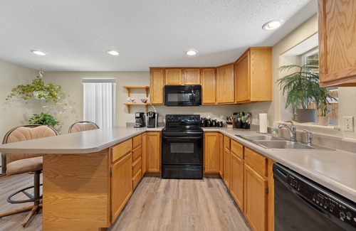 Rapid City House | Spacious 2 bedroom 2 bath home. 30 minutes from Mount Rushmore. Perfect location