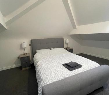 Liverpool Apartment | Spacious 2 bedroom apartment