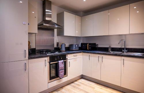 Crawley City Centre Apartment | Spacious 2 Bedroom Apartment in Crawley