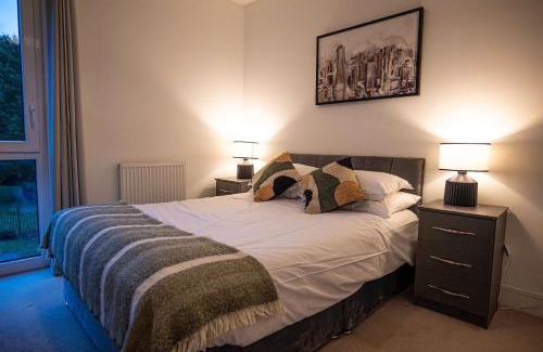 Crawley City Centre Apartment | Spacious 2 Bedroom Apartment in Crawley