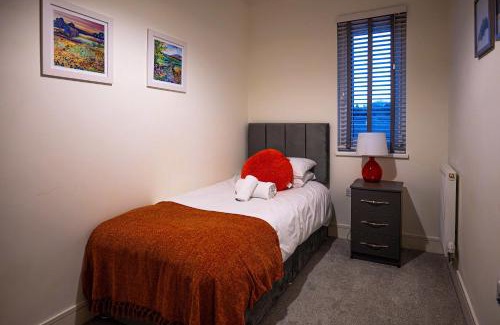 Crawley City Centre Apartment | Spacious 2 Bedroom Apartment in Crawley