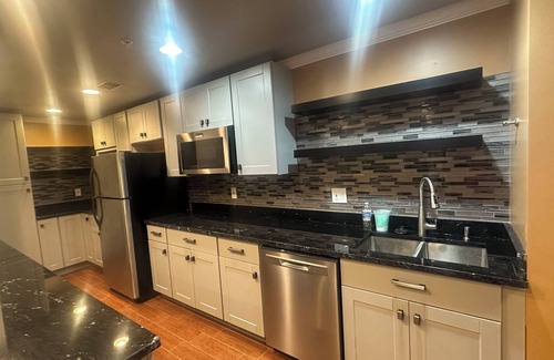 Woodmore Apartment | Spacious 2-bedroom apartment in charming Bowie with WiFi, new bthrm, w/d,& kit