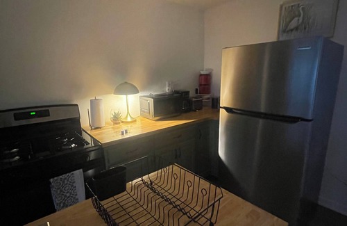 Utica Apartment | Spacious 2-bedroom apartment with AC, WiFi in Utica