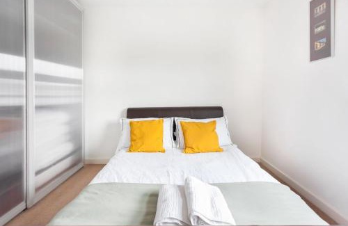 Shadwell Apartment | Spacious 2 Bedroom Apartment In Central Near tube