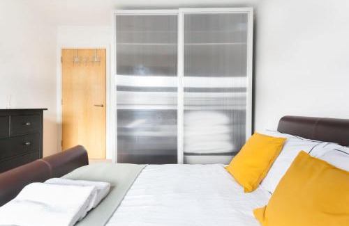 Shadwell Apartment | Spacious 2 Bedroom Apartment In Central Near tube