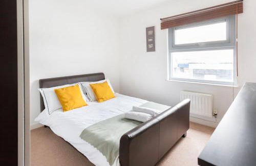 Shadwell Apartment | Spacious 2 Bedroom Apartment In Central Near tube