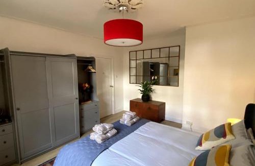 Harrow Road Apartment | Spacious 2 Bedroom Apartment in Maida Vale
