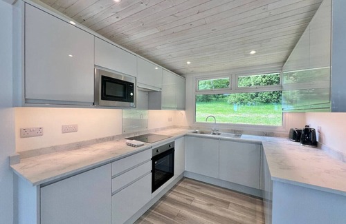 Dartmouth Apartment | Spacious 2-bedroom chalet with amazing sundeck