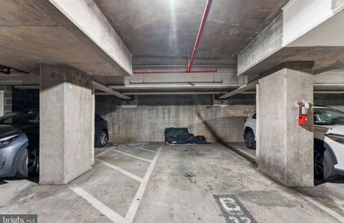 Virginia Square Condo | Spacious 2-bedroom condo in Arlington. Close proximity to the Nation's Capital.