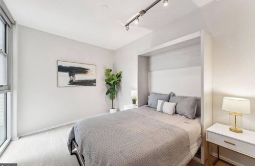 Virginia Square Condo | Spacious 2-bedroom condo in Arlington. Close proximity to the Nation's Capital.