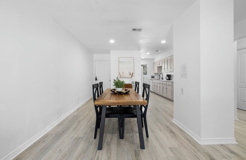 Fairhope House | Spacious 2 Bedroom Cottage with KING BED + Fenced Yard