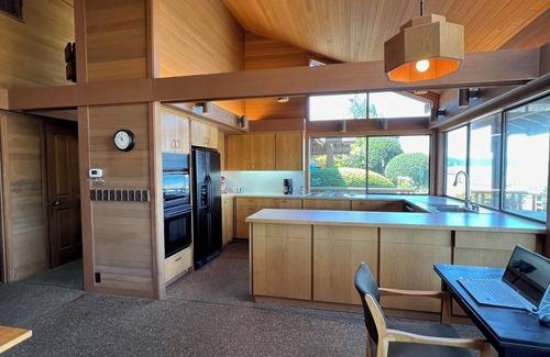 Belfair House | Spacious 2 bedroom home with 2 bedroom cabin on the water at Hood Canal.