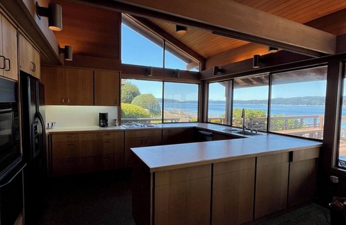 Belfair House | Spacious 2 bedroom home with 2 bedroom cabin on the water at Hood Canal.