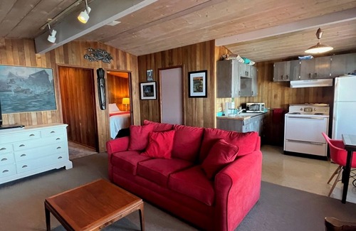 Belfair House | Spacious 2 bedroom home with 2 bedroom cabin on the water at Hood Canal.