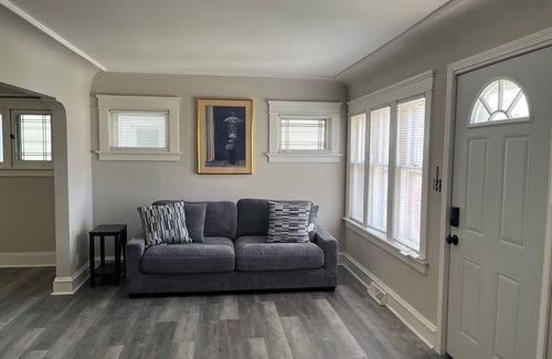 North Milwaukee House | Spacious 2-bedroom house with AC, 15min from Downtown Milwaukee