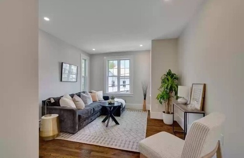 Winter Hill Apartment | Spacious 2-Bedroom in Somerville