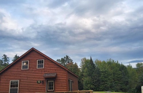 Bethlehem Cabin | Spacious 2-Bedroom Log Cabin with Loft