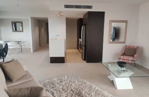 Hawthorn East Apartment | Spacious 2-bedroom suite, luxury living, with Indoor Pool, Sauna, Gym